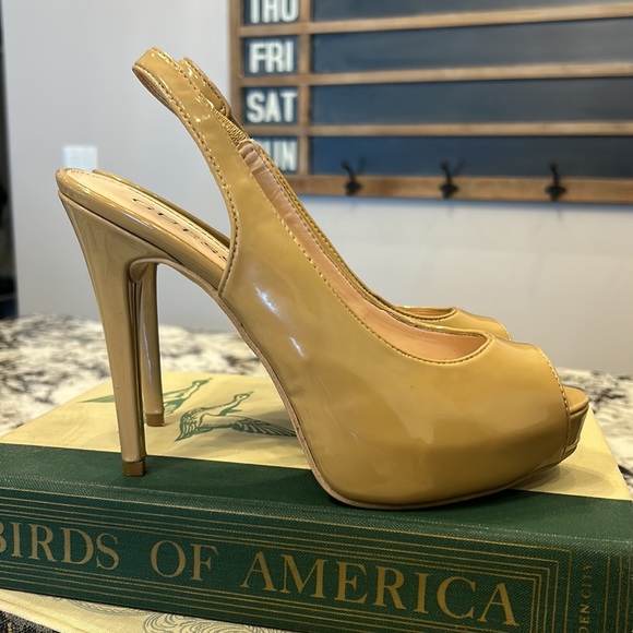 Guess - Picture 3 of 6